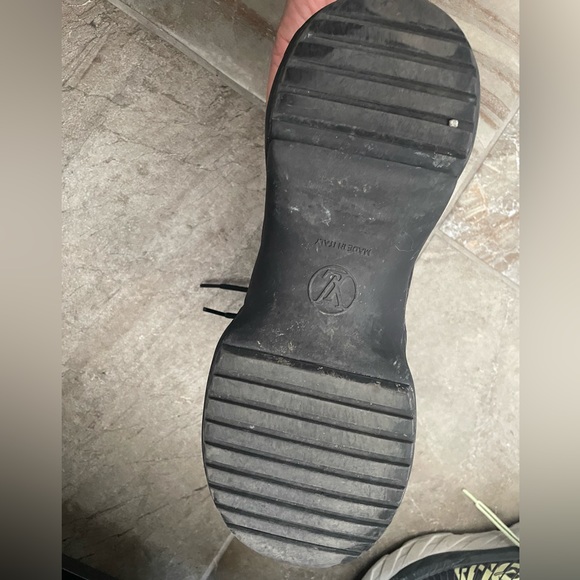 These are Louis Vuitton running shoes 80% new. black and brown. - Picture 3 of 4